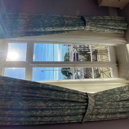 The Perfect Sea View スカーバラ