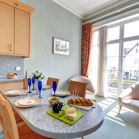 The Perfect Sea View * スカーバラ